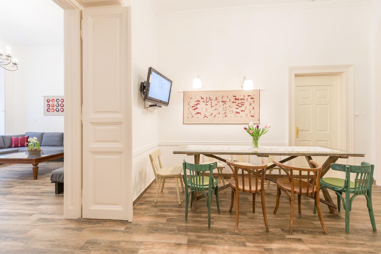 Family And Friends Apartment Budapest Exterior photo